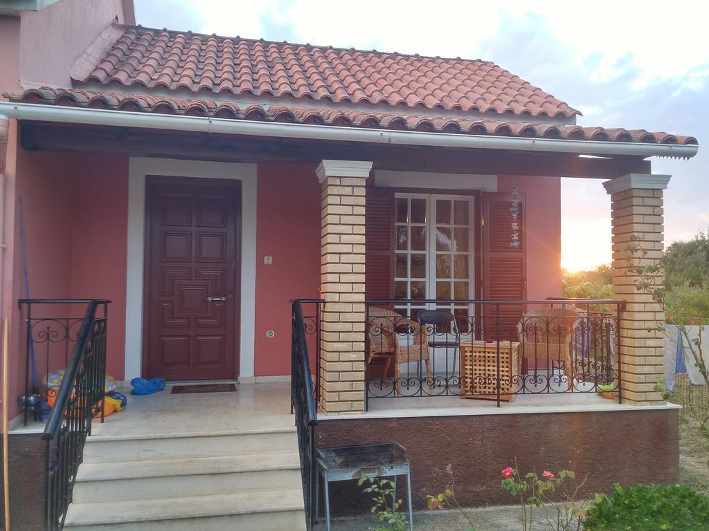 Beautiful Nearby Beach House With Garden, Private Pool And Large Yard Sidárion Habitación foto