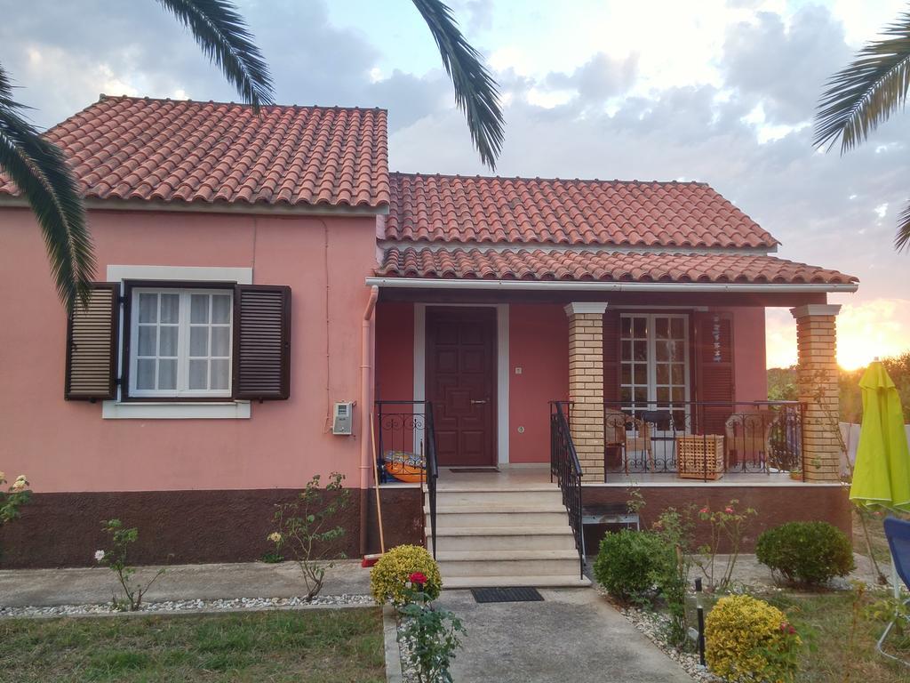 Beautiful Nearby Beach House With Garden, Private Pool And Large Yard Sidárion Habitación foto
